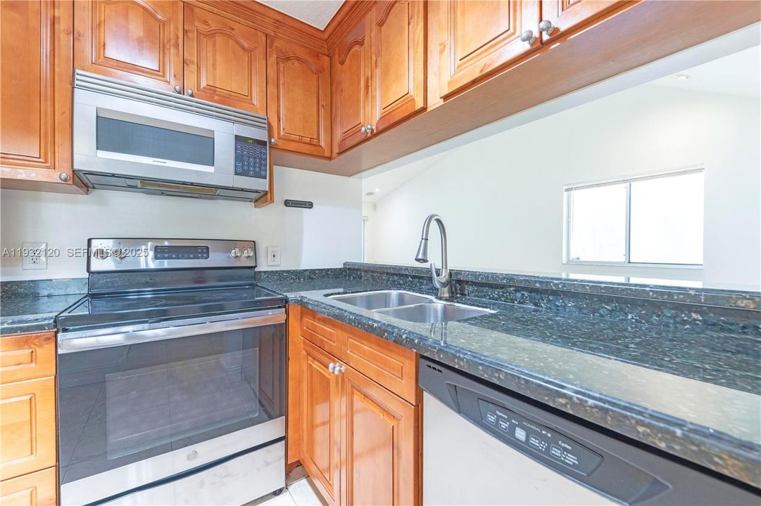 En Renta: $1,875 (2 camas, 2 baños, 1044 Pies cuadrados)