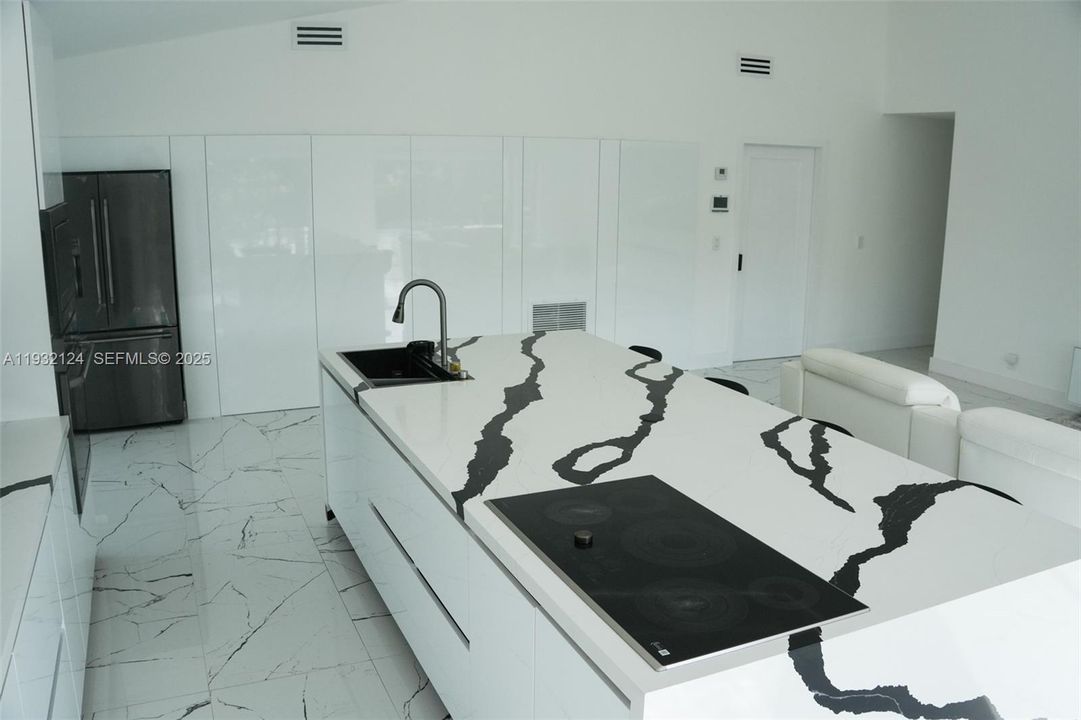 На продажу: $649,999 (4 спален, 3 ванн, 1480 Квадратных фут)