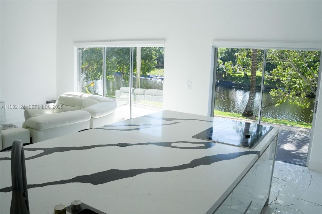 На продажу: $649,999 (4 спален, 3 ванн, 1480 Квадратных фут)