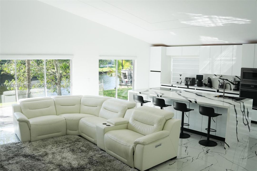 На продажу: $649,999 (4 спален, 3 ванн, 1480 Квадратных фут)