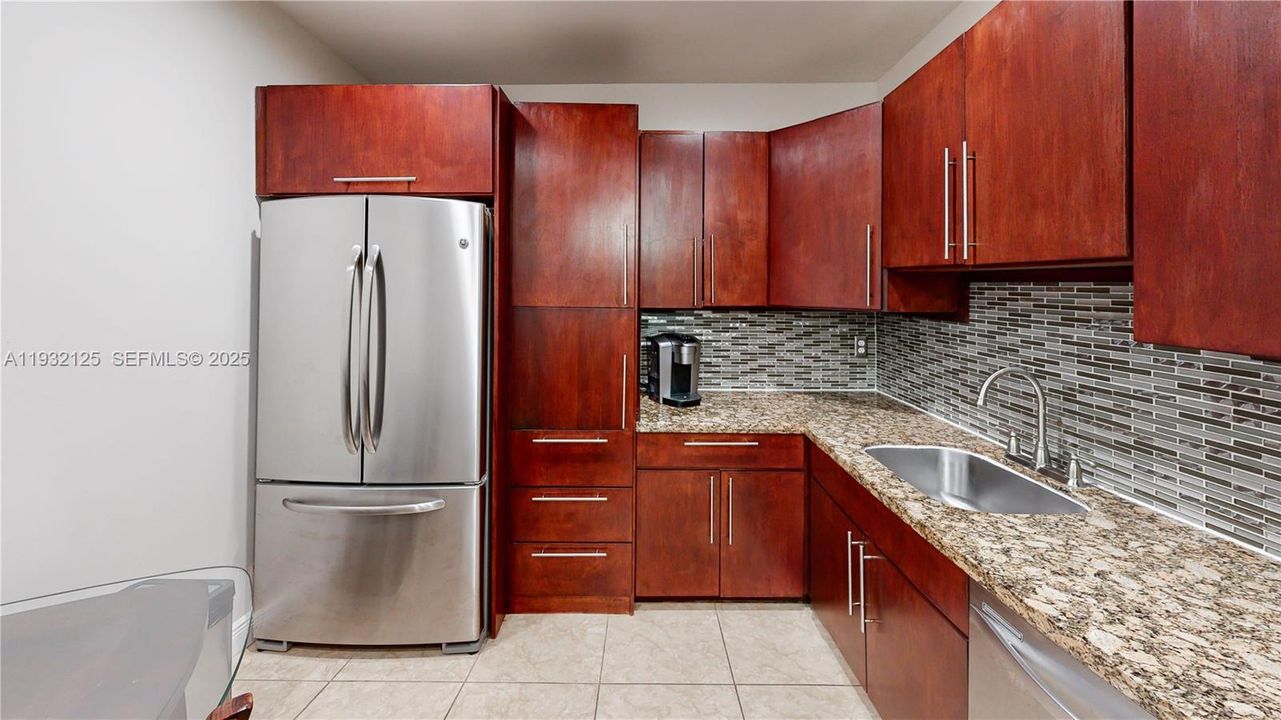 For Sale: $270,000 (2 beds, 2 baths, 1192 Square Feet)