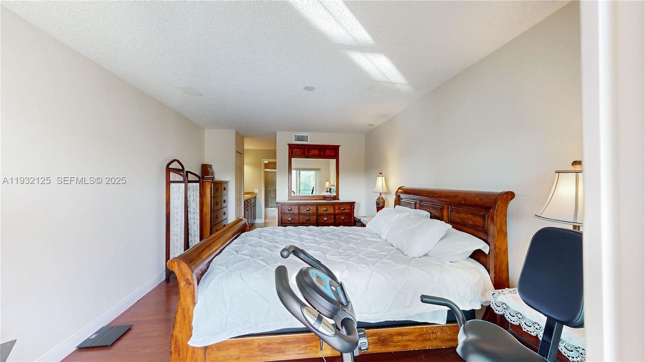 For Sale: $270,000 (2 beds, 2 baths, 1192 Square Feet)