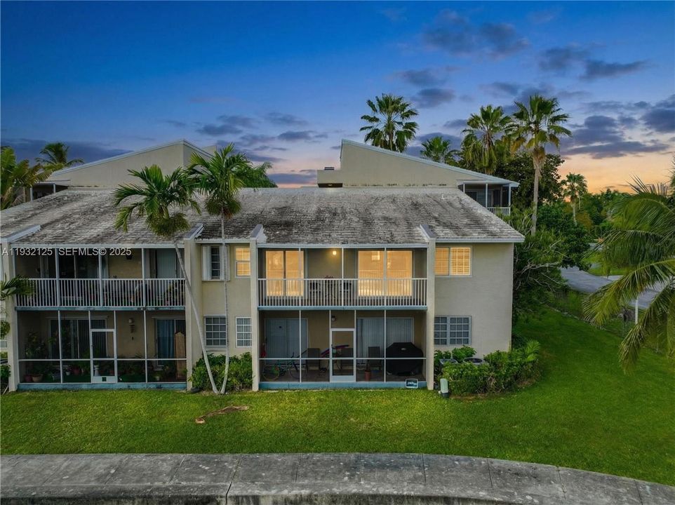 For Sale: $270,000 (2 beds, 2 baths, 1192 Square Feet)