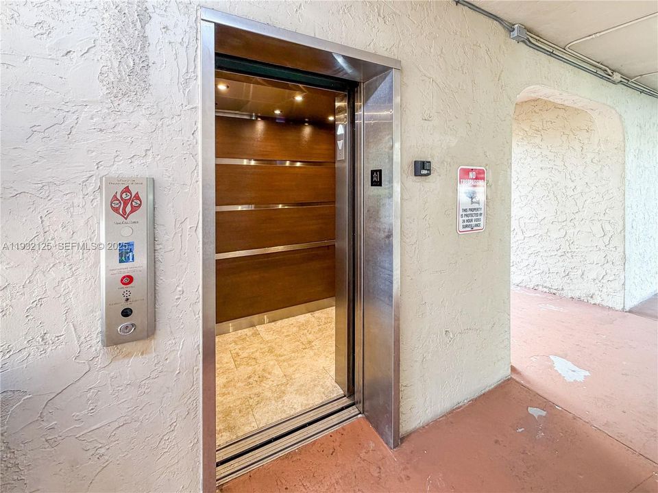 For Sale: $270,000 (2 beds, 2 baths, 1192 Square Feet)