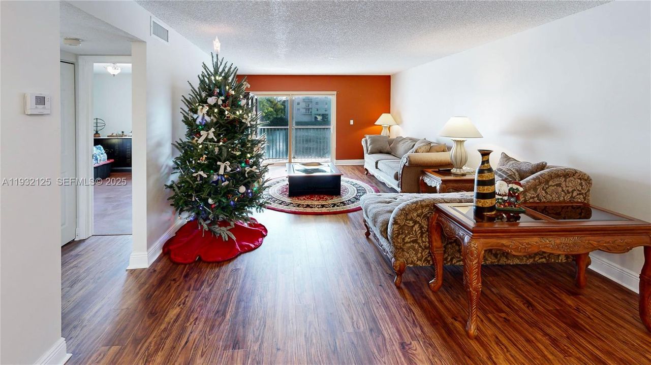 For Sale: $270,000 (2 beds, 2 baths, 1192 Square Feet)