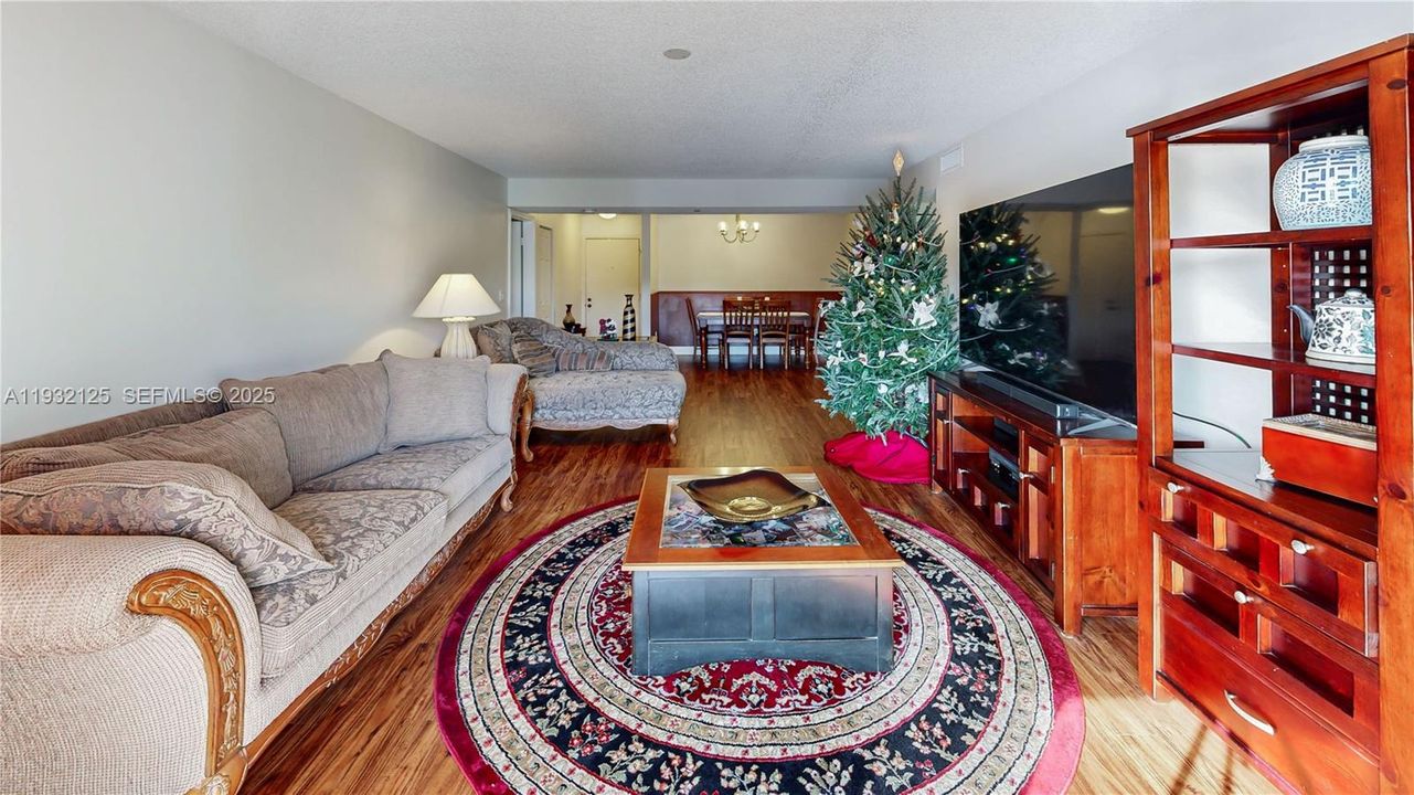 For Sale: $270,000 (2 beds, 2 baths, 1192 Square Feet)