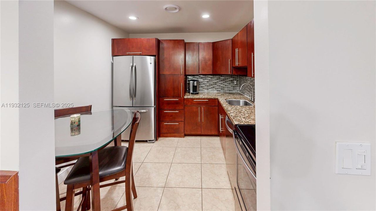 For Sale: $270,000 (2 beds, 2 baths, 1192 Square Feet)