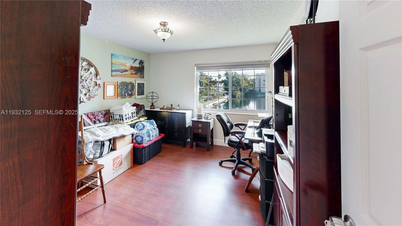 For Sale: $270,000 (2 beds, 2 baths, 1192 Square Feet)