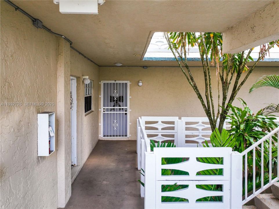 For Sale: $270,000 (2 beds, 2 baths, 1192 Square Feet)