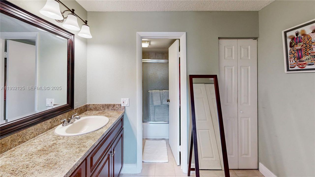 For Sale: $270,000 (2 beds, 2 baths, 1192 Square Feet)