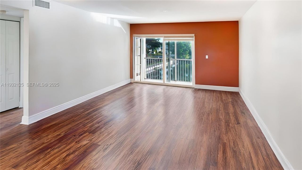 For Sale: $270,000 (2 beds, 2 baths, 1192 Square Feet)