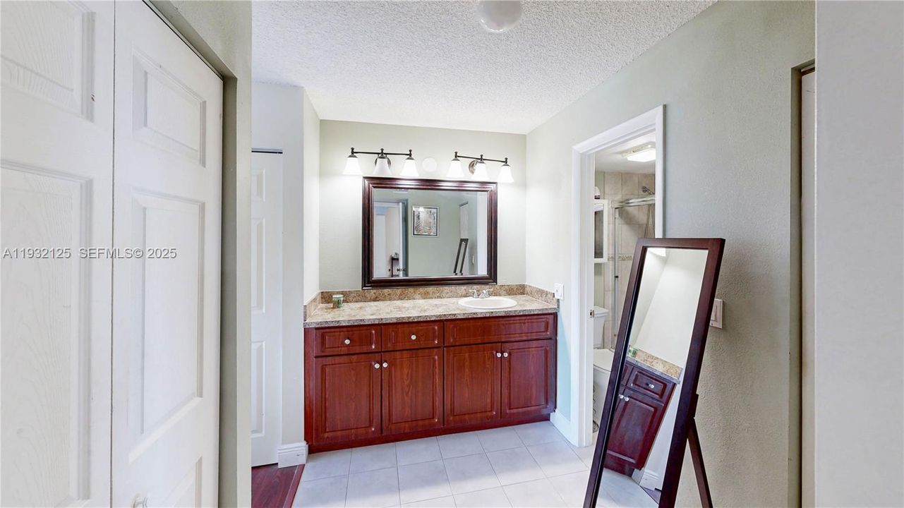 For Sale: $270,000 (2 beds, 2 baths, 1192 Square Feet)