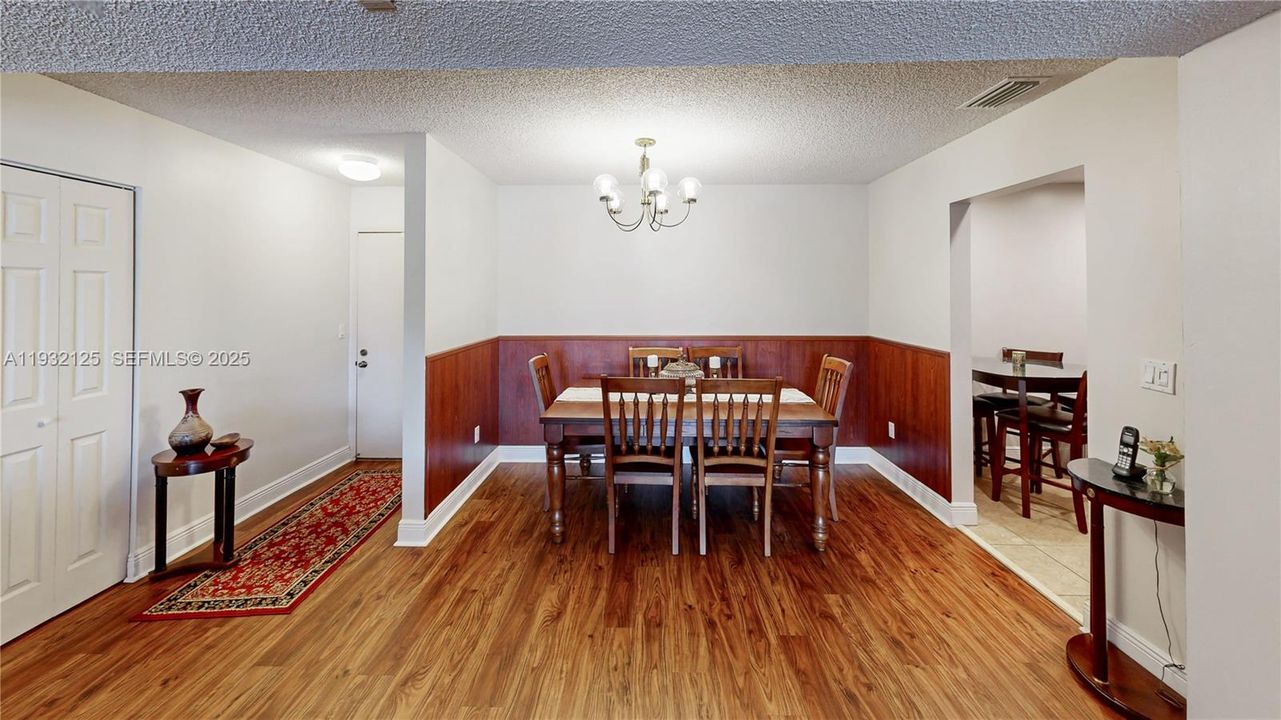 For Sale: $270,000 (2 beds, 2 baths, 1192 Square Feet)