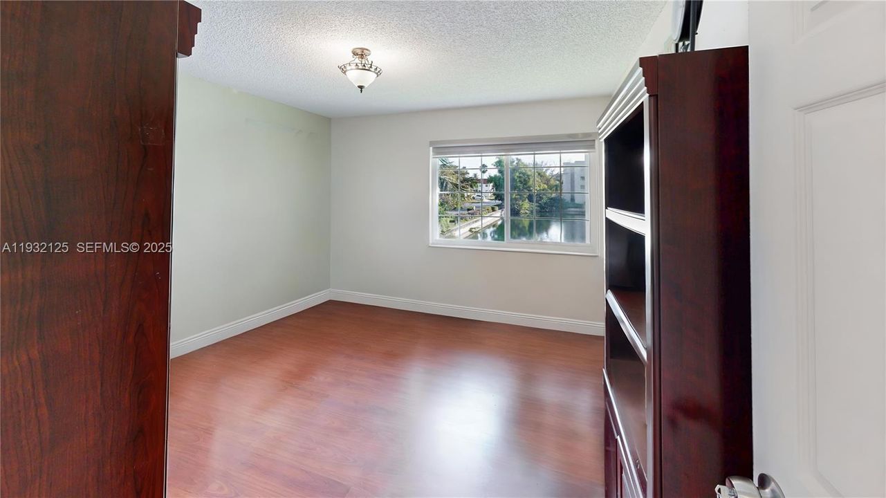 For Sale: $270,000 (2 beds, 2 baths, 1192 Square Feet)