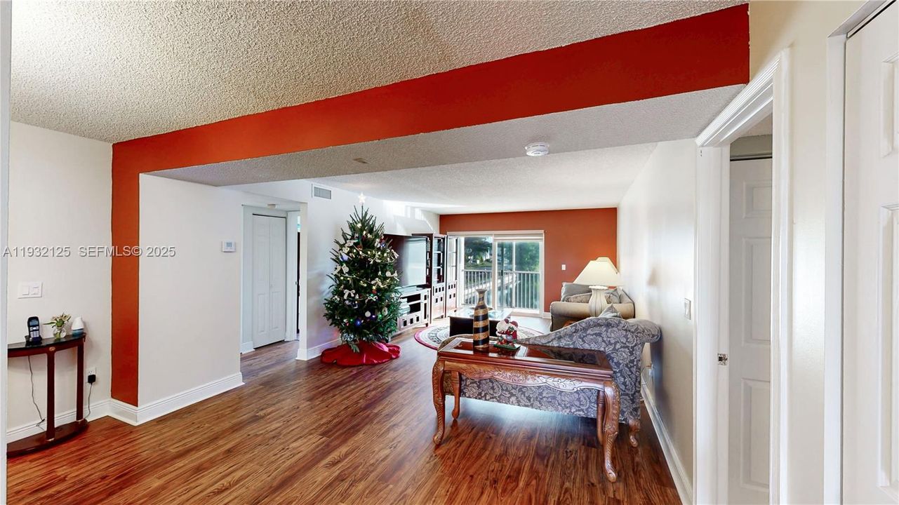 For Sale: $270,000 (2 beds, 2 baths, 1192 Square Feet)