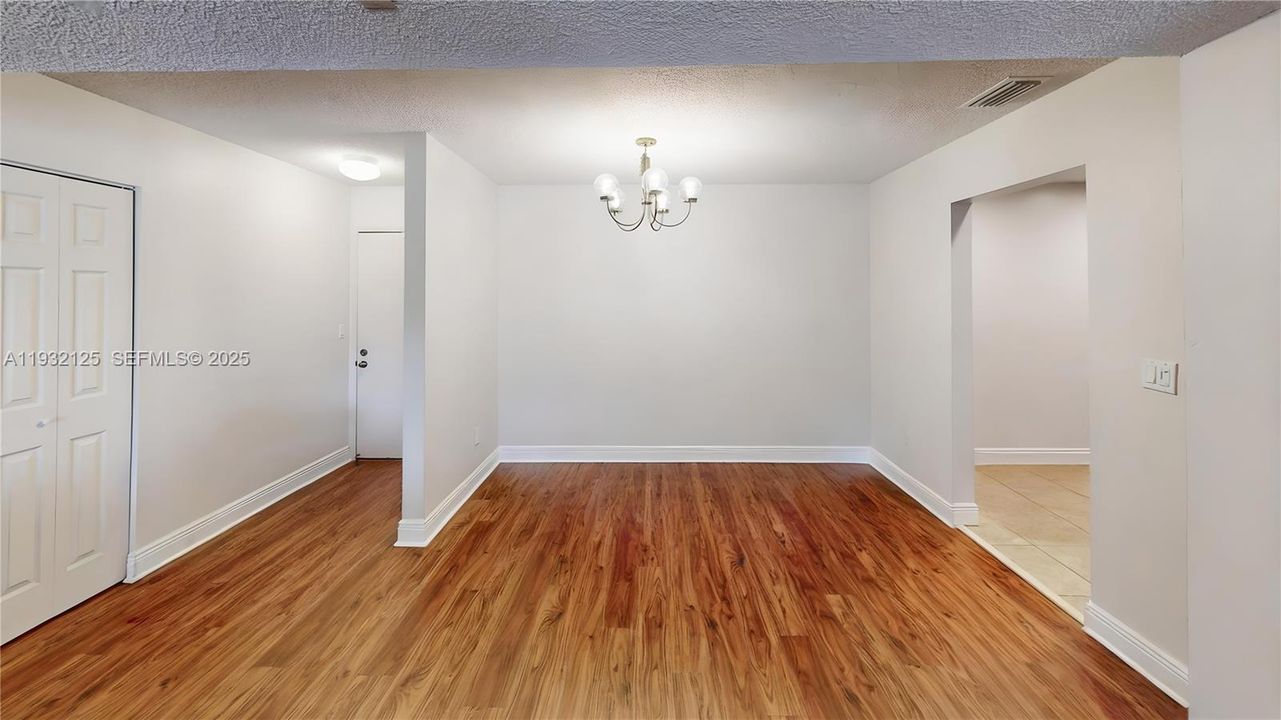 For Sale: $270,000 (2 beds, 2 baths, 1192 Square Feet)