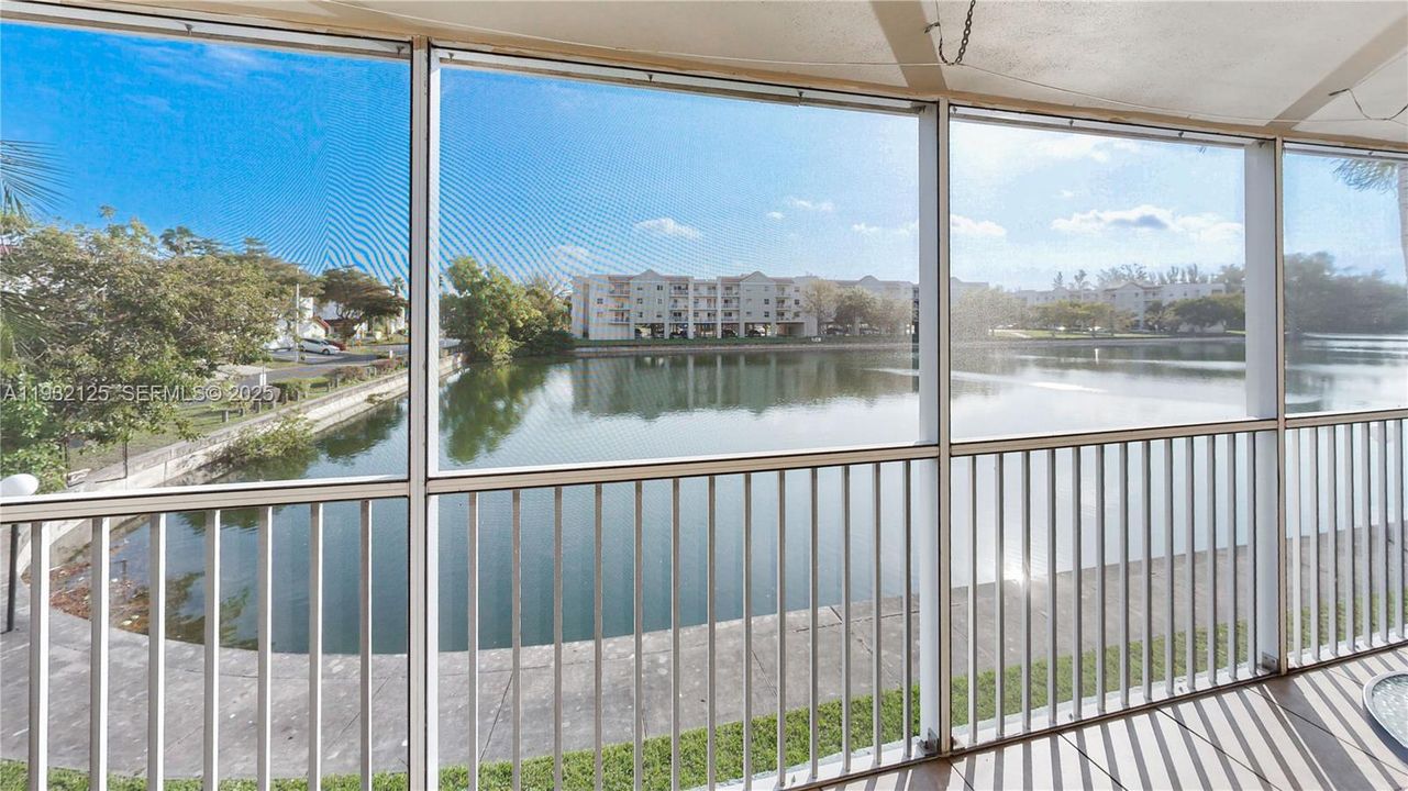 For Sale: $270,000 (2 beds, 2 baths, 1192 Square Feet)