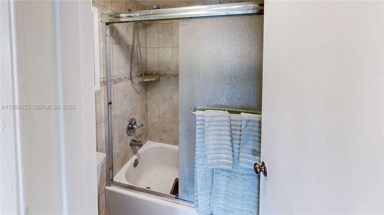 For Sale: $270,000 (2 beds, 2 baths, 1192 Square Feet)