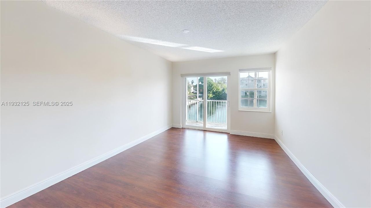 For Sale: $270,000 (2 beds, 2 baths, 1192 Square Feet)