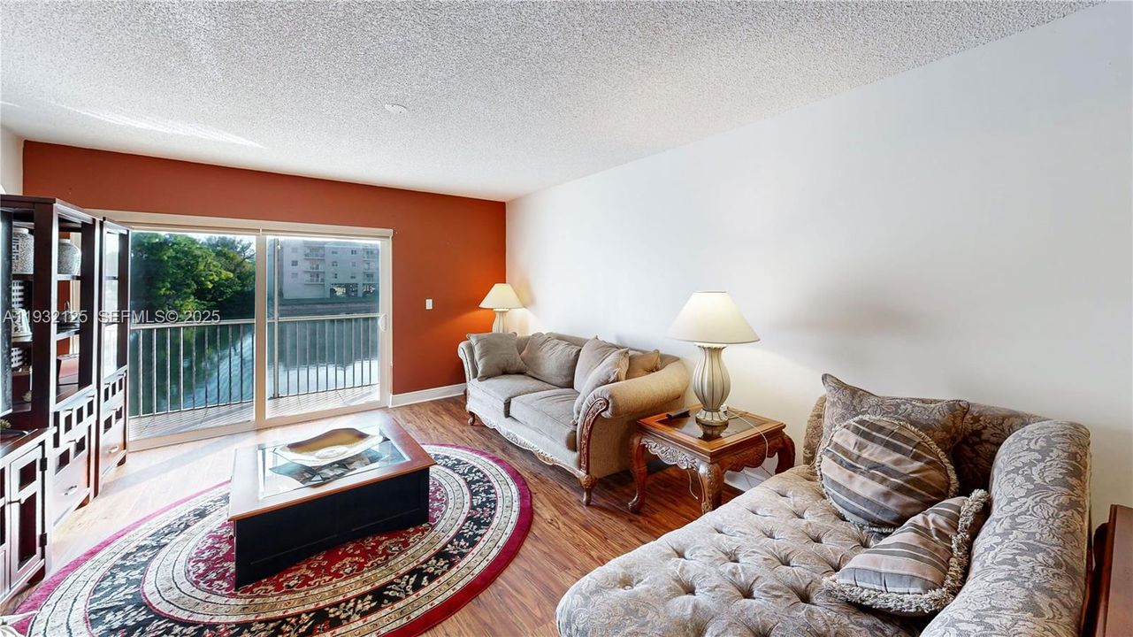 For Sale: $270,000 (2 beds, 2 baths, 1192 Square Feet)