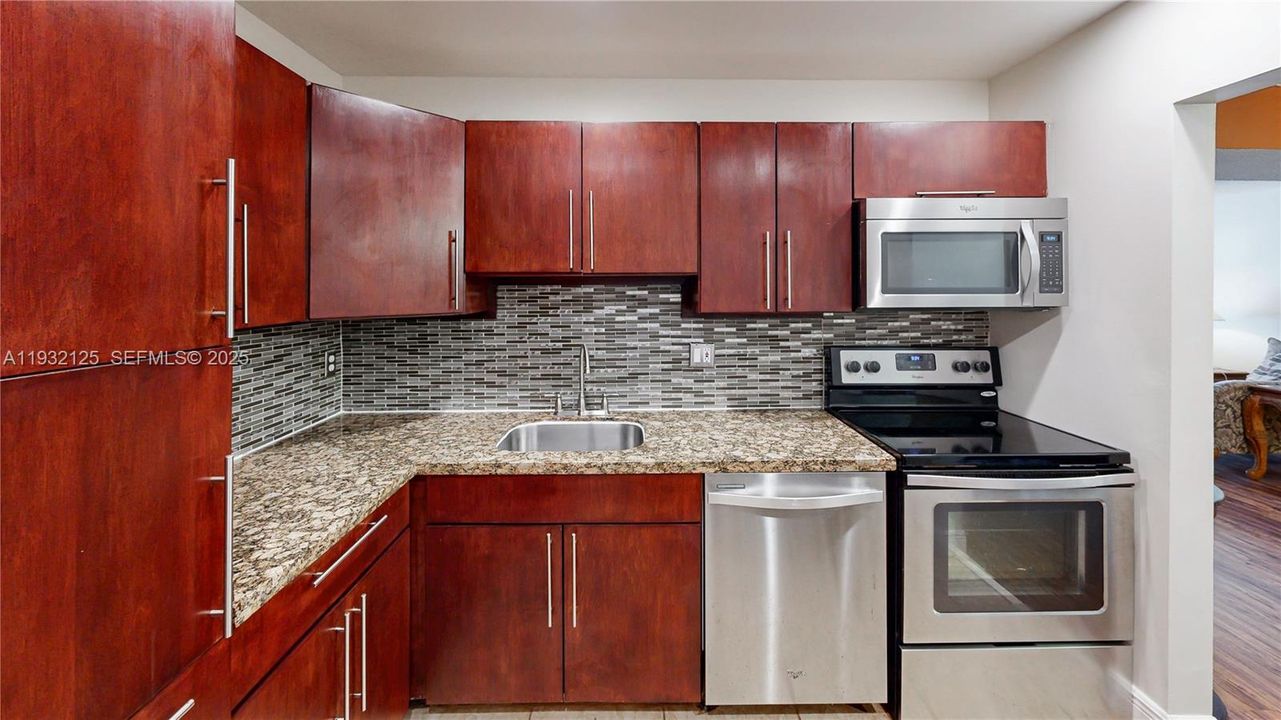 For Sale: $270,000 (2 beds, 2 baths, 1192 Square Feet)