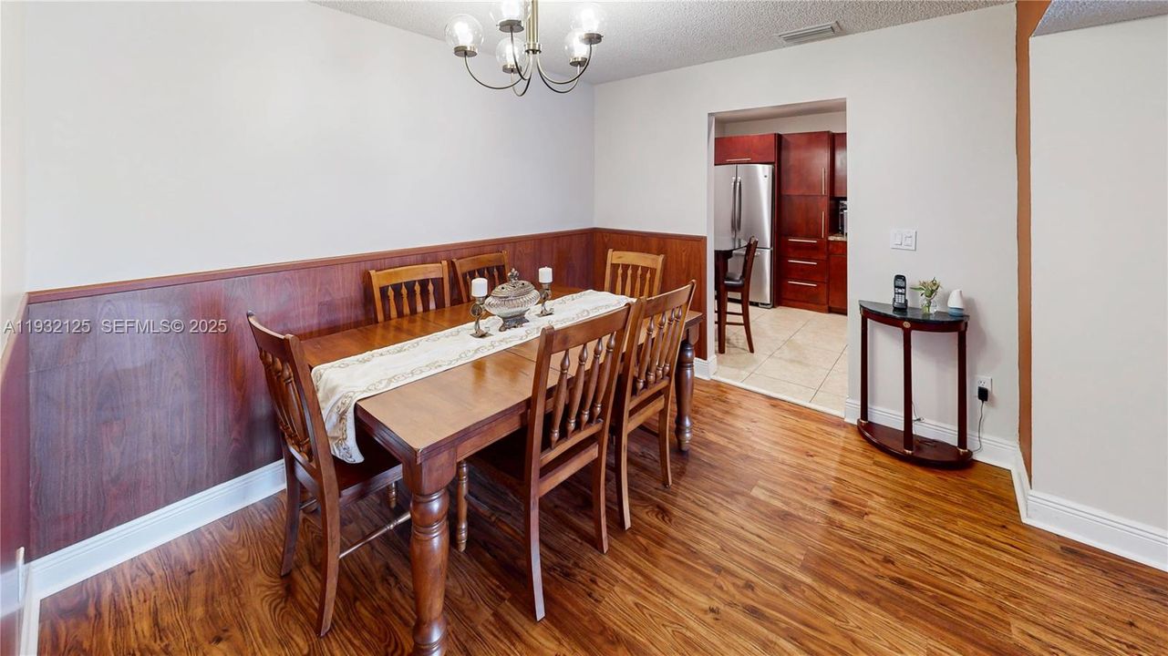 For Sale: $270,000 (2 beds, 2 baths, 1192 Square Feet)