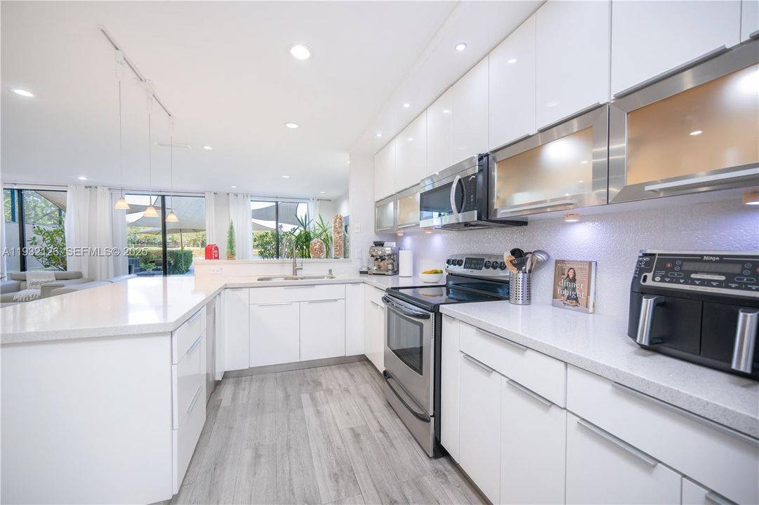 В аренду: $4,100 (3 спален, 2 ванн, 1712 Квадратных фут)