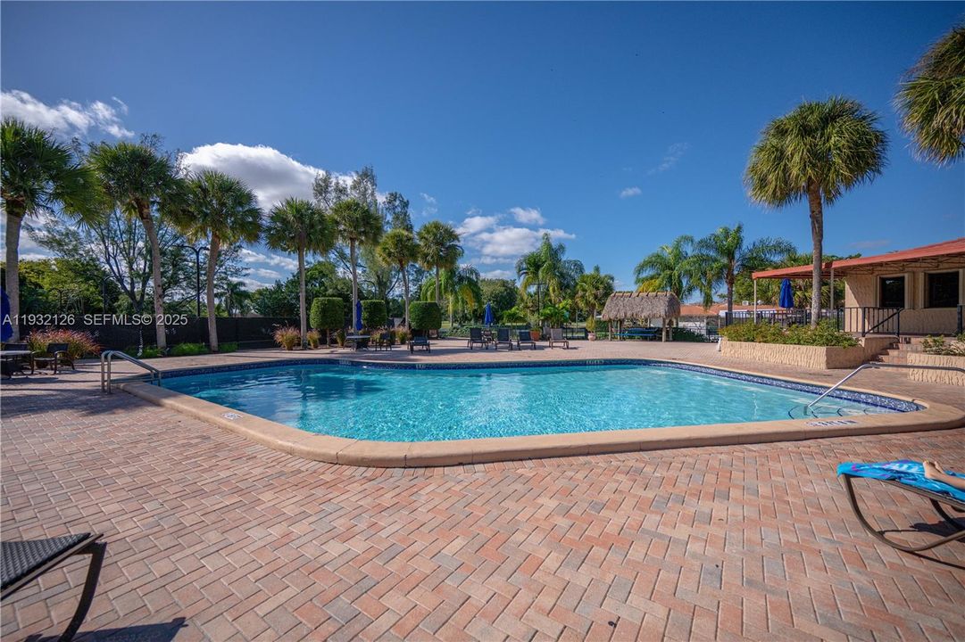 В аренду: $4,100 (3 спален, 2 ванн, 1712 Квадратных фут)