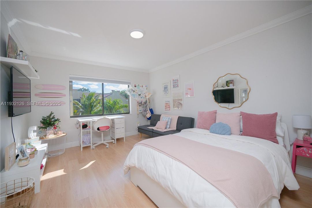 В аренду: $4,100 (3 спален, 2 ванн, 1712 Квадратных фут)