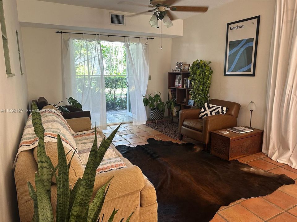 待售: $320,999 (2 贝兹, 2 浴室, 804 平方英尺)