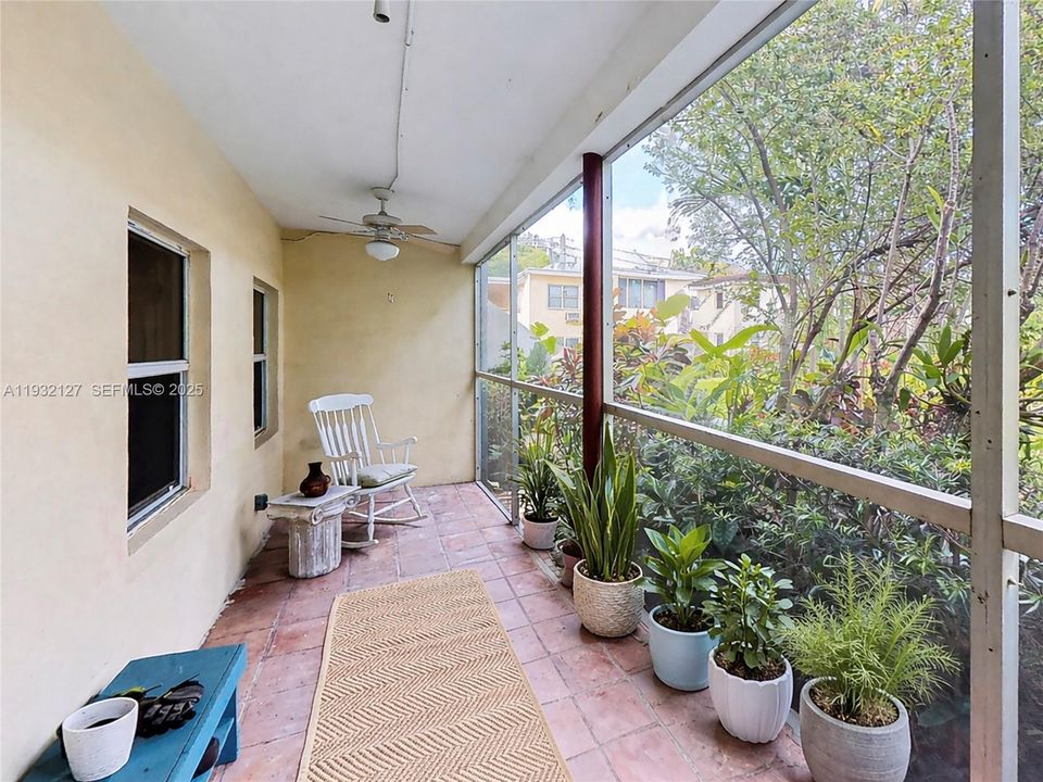 En Venta: $320,999 (2 camas, 2 baños, 804 Pies cuadrados)