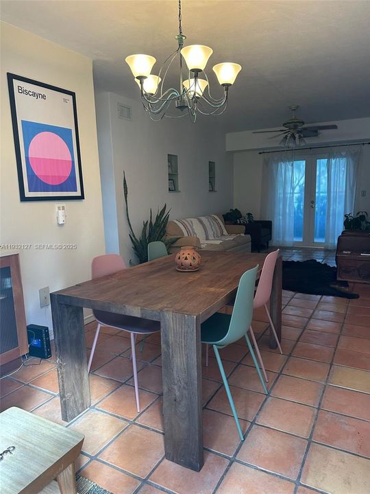 待售: $320,999 (2 贝兹, 2 浴室, 804 平方英尺)