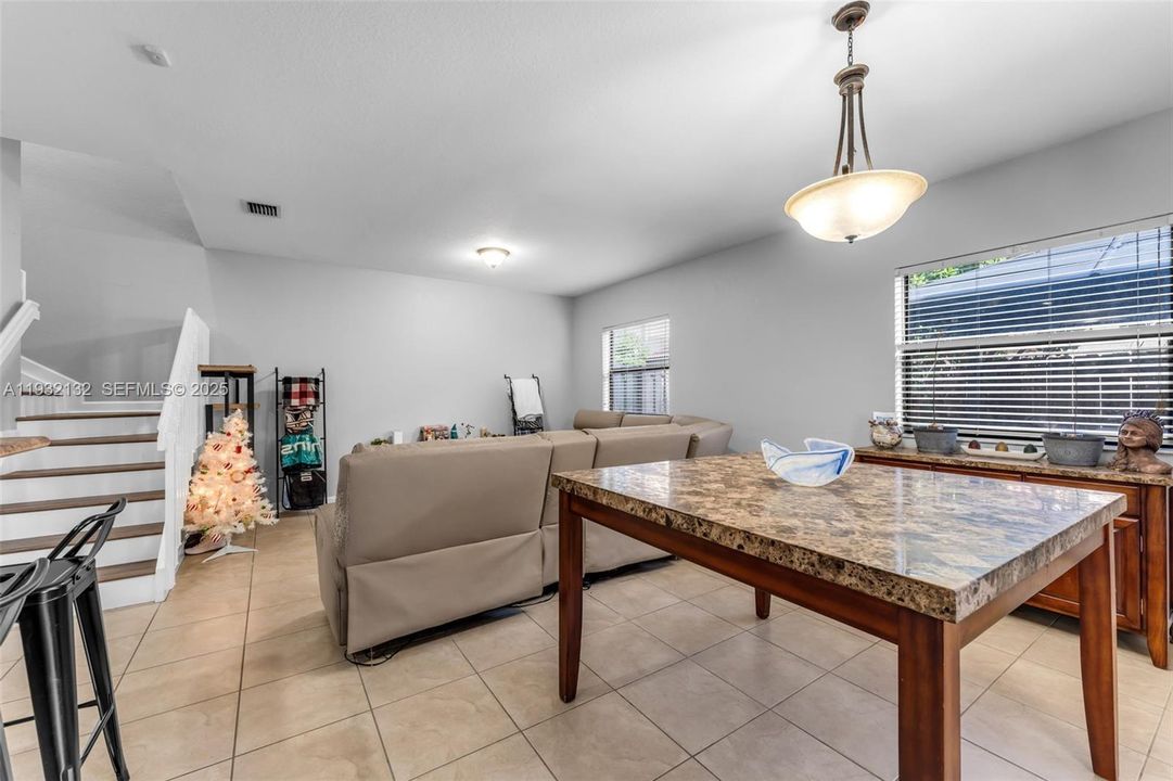 На продажу: $545,000 (4 спален, 3 ванн, 2000 Квадратных фут)