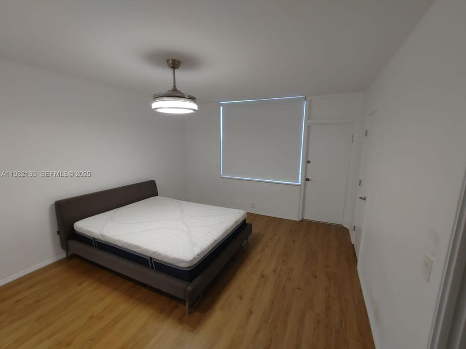 For Sale: $420,000 (1 beds, 1 baths, 986 Square Feet)