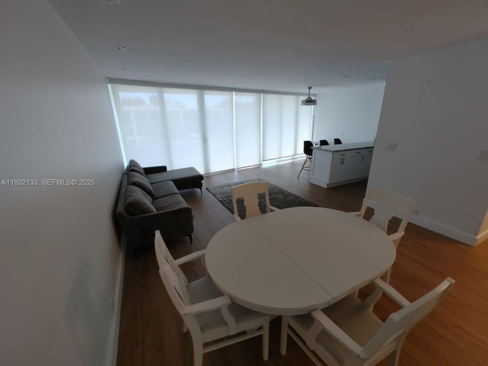 For Sale: $420,000 (1 beds, 1 baths, 986 Square Feet)