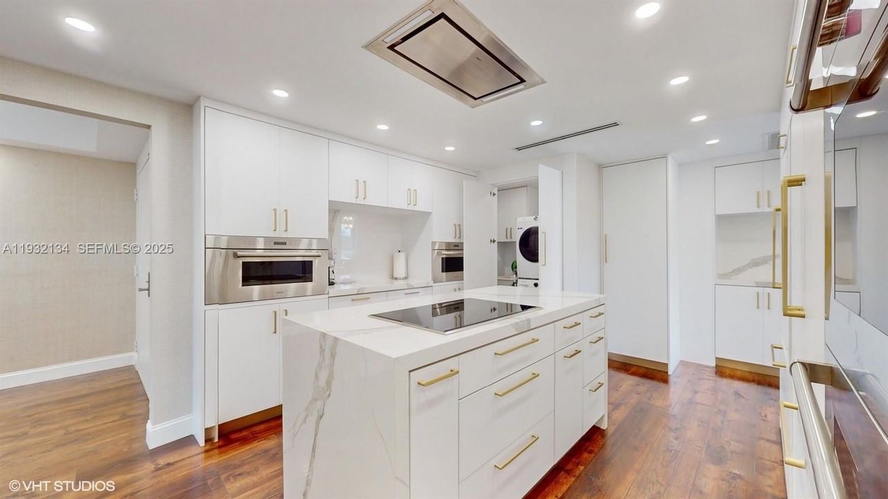 待售: $3,300,000 (4 贝兹, 3 浴室, 3300 平方英尺)