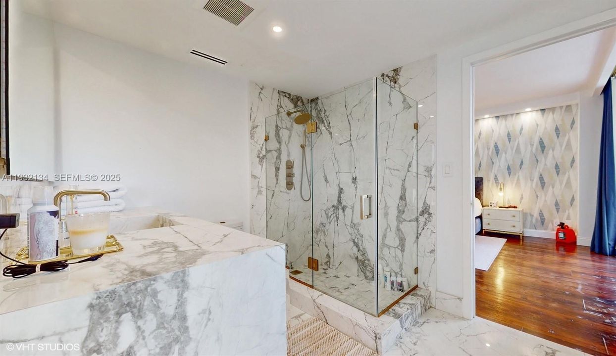 待售: $3,300,000 (4 贝兹, 3 浴室, 3300 平方英尺)