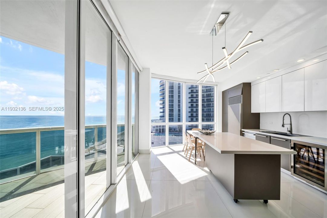 En Venta: $2,790,000 (3 camas, 3 baños, 2768 Pies cuadrados)