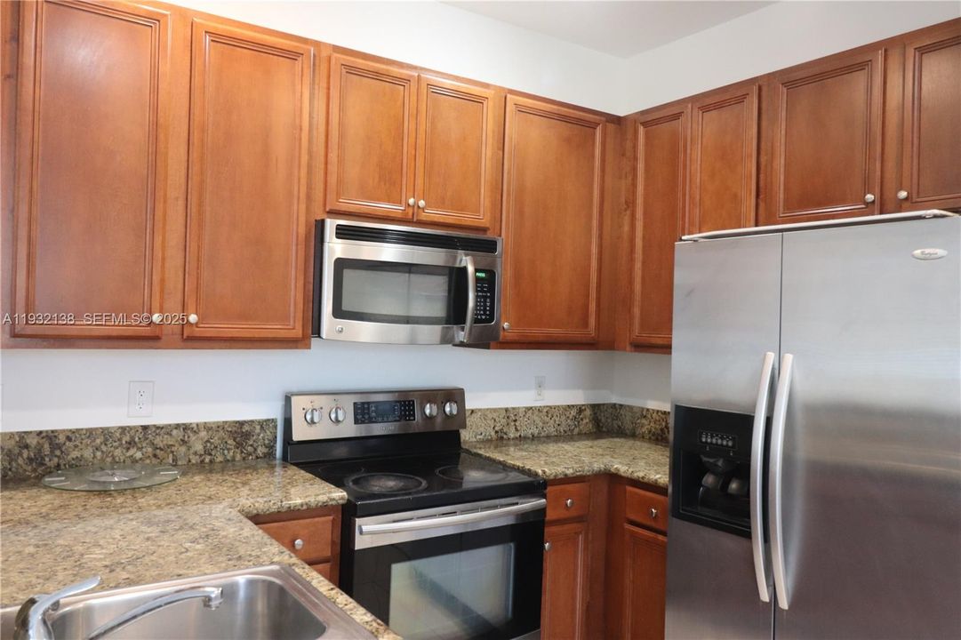 For Rent: $2,500 (2 beds, 2 baths, 1036 Square Feet)