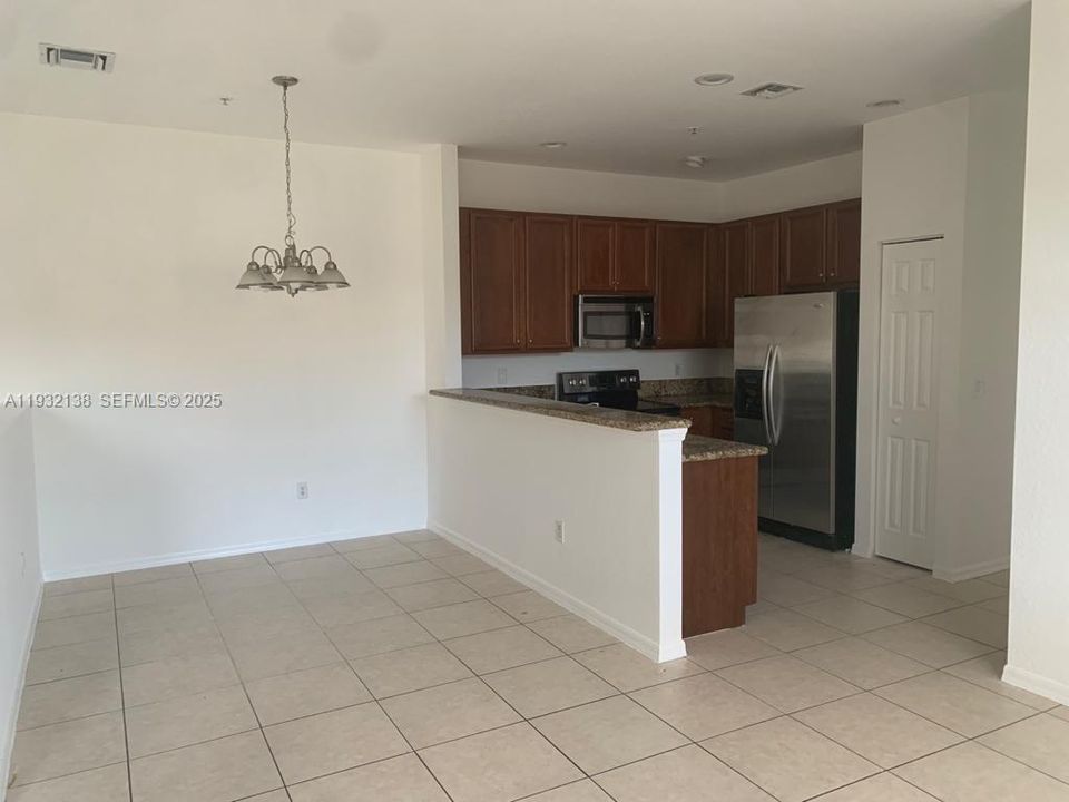 For Rent: $2,500 (2 beds, 2 baths, 1036 Square Feet)