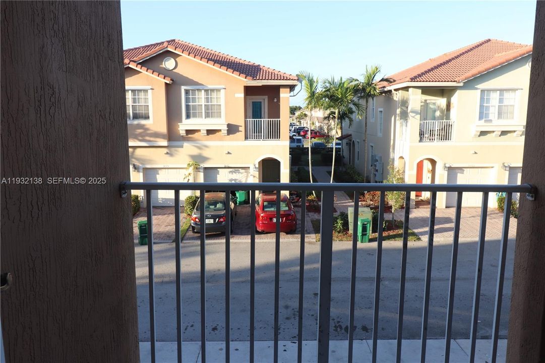 For Rent: $2,500 (2 beds, 2 baths, 1036 Square Feet)