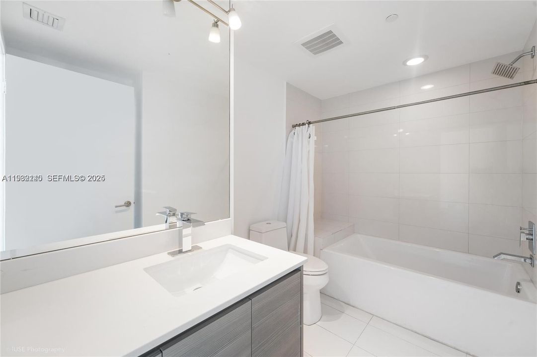 For Rent: $4,500 (2 beds, 2 baths, 1073 Square Feet)