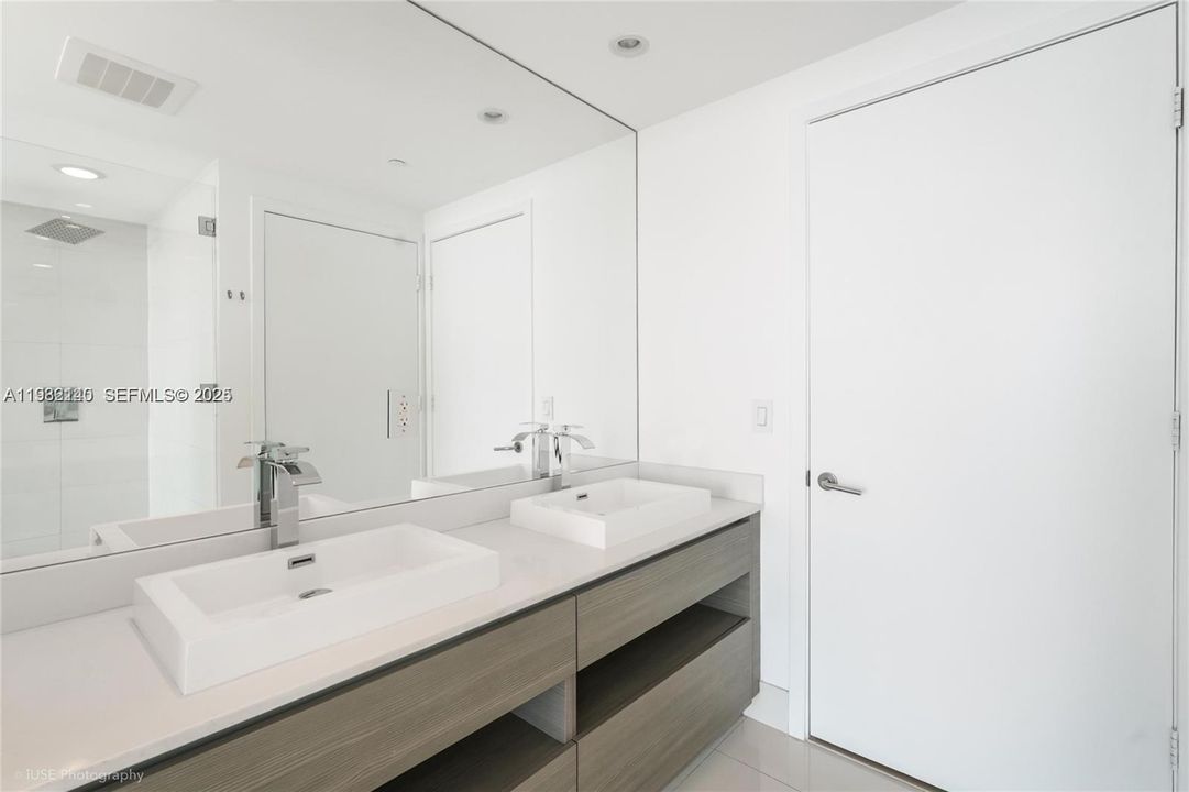 For Rent: $4,500 (2 beds, 2 baths, 1073 Square Feet)