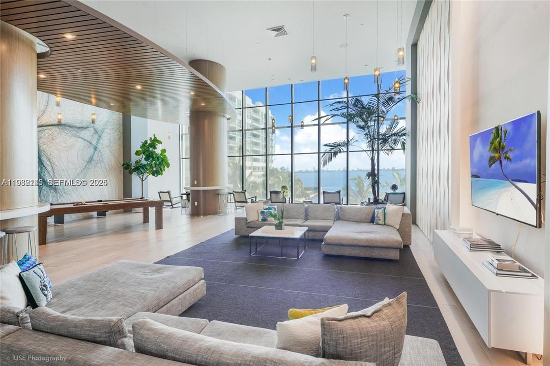 For Rent: $4,500 (2 beds, 2 baths, 1073 Square Feet)