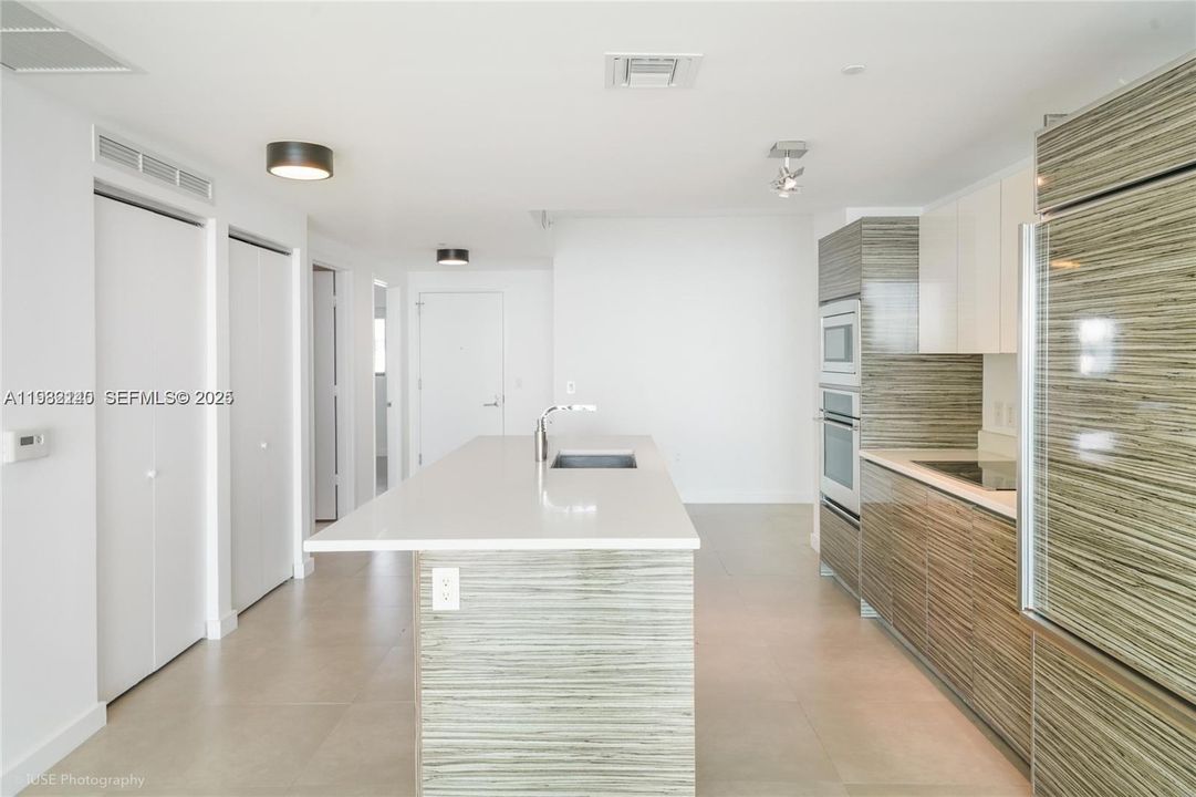 For Rent: $4,500 (2 beds, 2 baths, 1073 Square Feet)