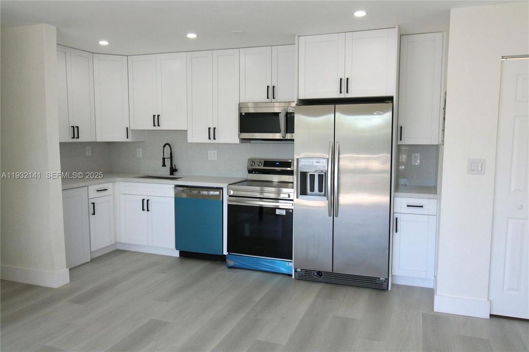 For Rent: $2,200 (1 beds, 1 baths, 780 Square Feet)