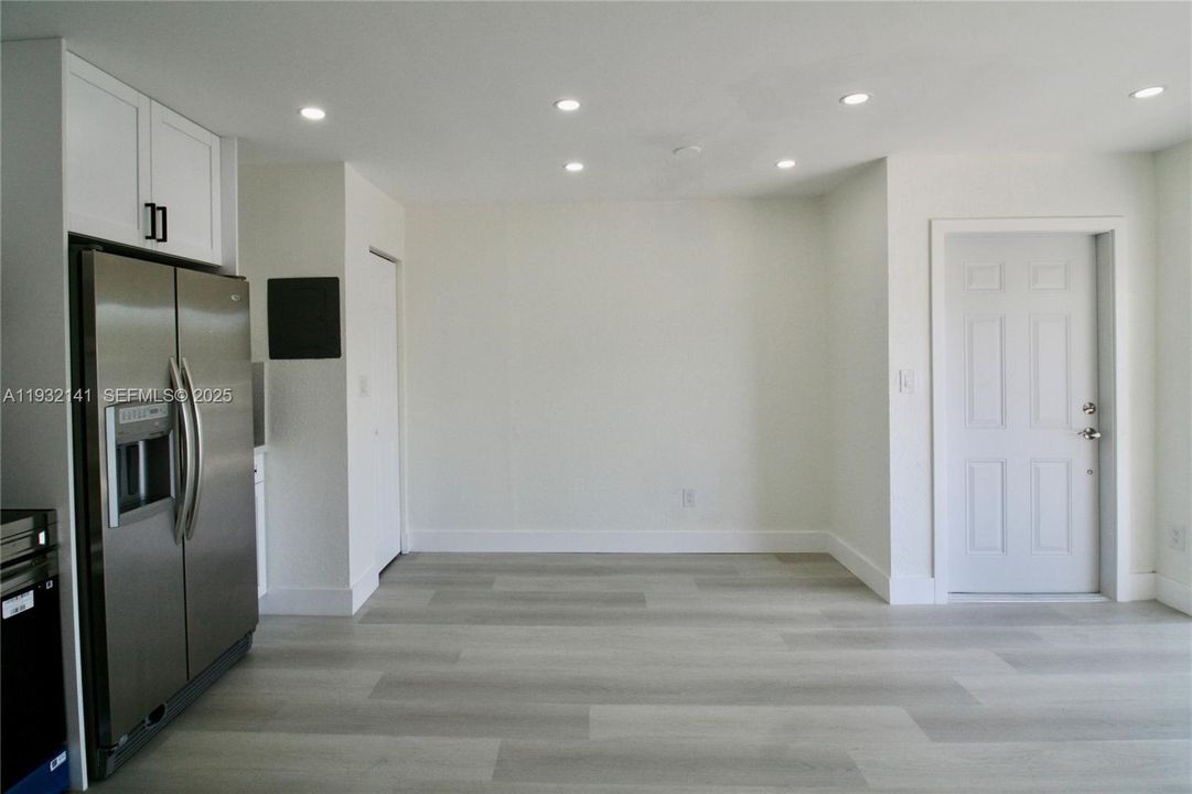 For Rent: $2,200 (1 beds, 1 baths, 780 Square Feet)