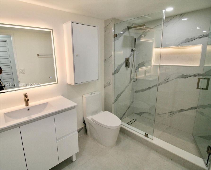 For Rent: $2,200 (1 beds, 1 baths, 780 Square Feet)