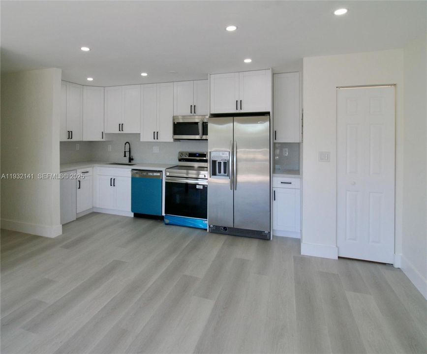 For Rent: $2,200 (1 beds, 1 baths, 780 Square Feet)