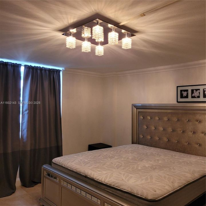 待售: $349,000 (1 贝兹, 2 浴室, 1300 平方英尺)